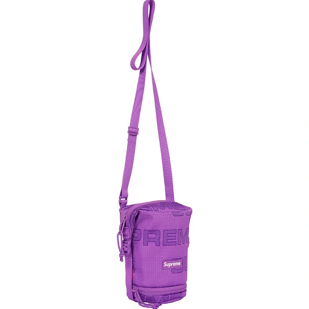 Supreme‎ neck pouch